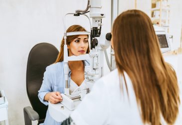 Na czym polega podstawowe badanie wzroku?